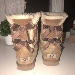 Women’s Bailey Bow UGG (color: chestnut)